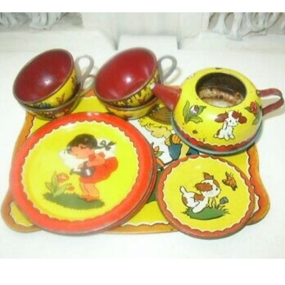 1940s #173 Boy-Girl in Garden, Ohio Art14-pc Child’s Tin Tea Set